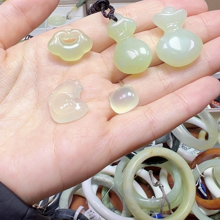 未镶嵌蛇纹石玉手链