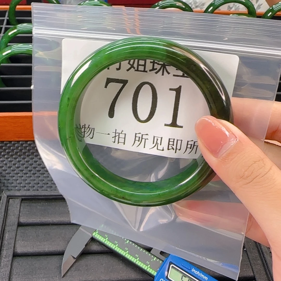 颈饰未镶嵌和田玉手镯60 701