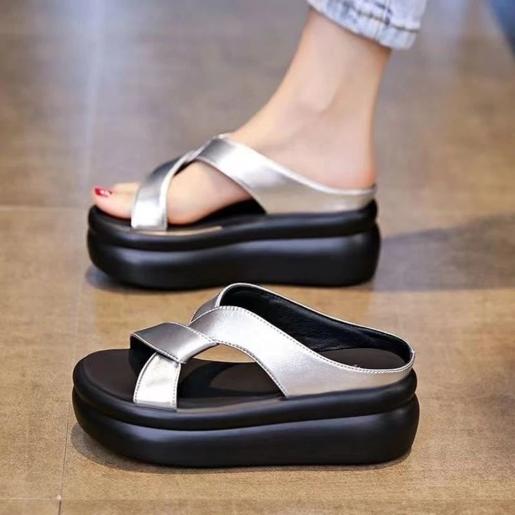 休闲厚底凉拖鞋女夏季外穿2025新款增高软底配裙子时尚沙滩鞋凉鞋