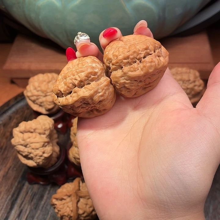 吊坠文玩核桃36-41-36 三角四开背