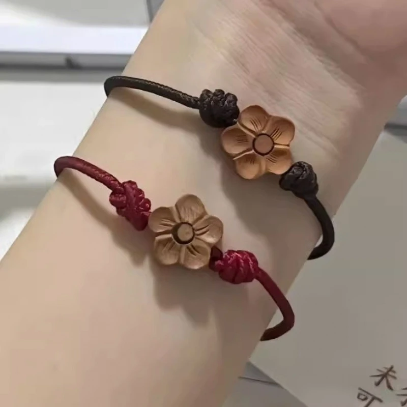 【现货】桃木雕刻梅花红绳手链手工绳编织幸运手绳送闺蜜情侣学生