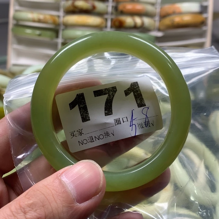 蛇纹石玉手镯未镶嵌