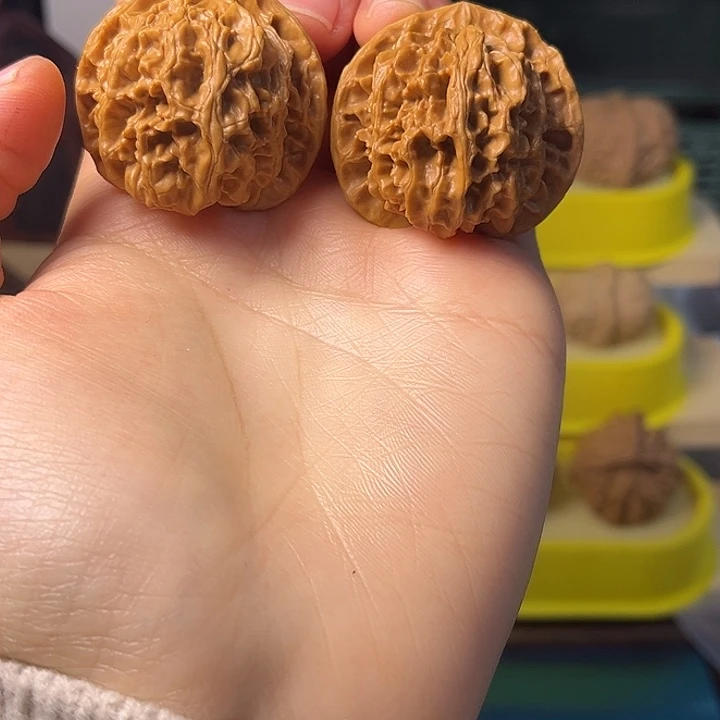 文玩核桃吊坠苹果园