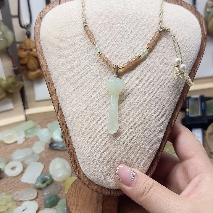 岫玉合金颈饰如意