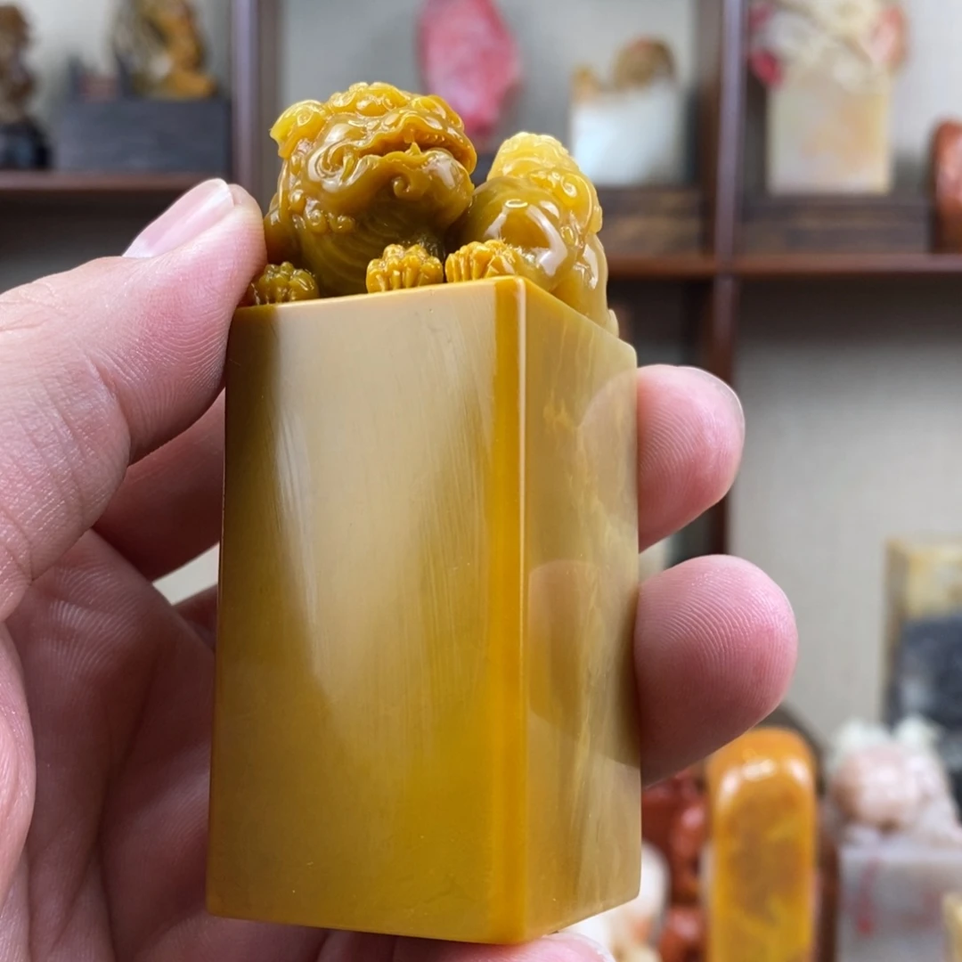 L***s巴林石印石巴林石山黄手工雕古兽钮章