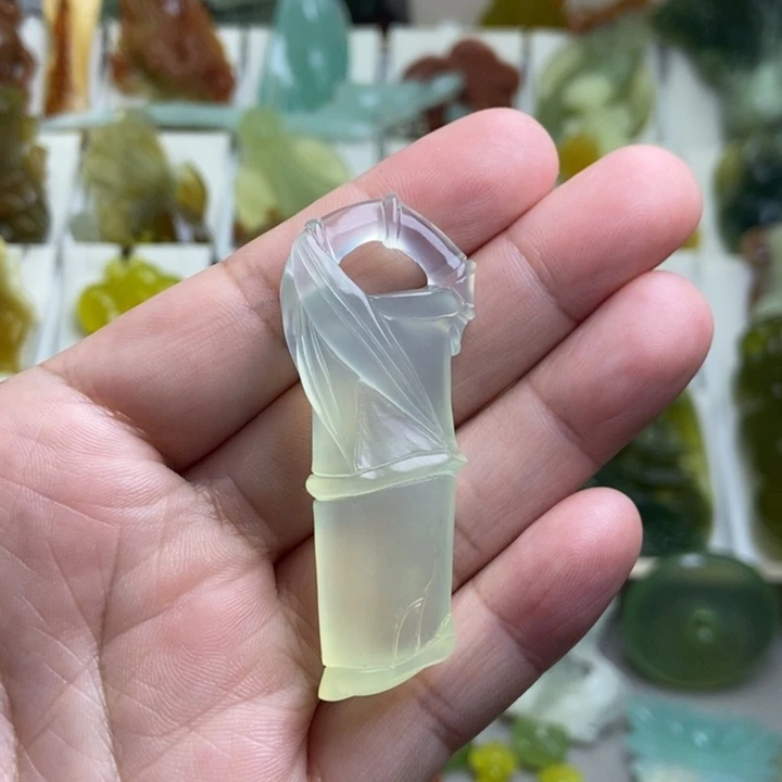 未镶嵌蛇纹石玉挂件