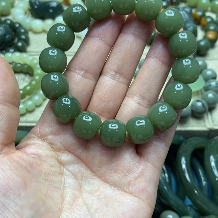 用***7玉家居饰品手工雕刻