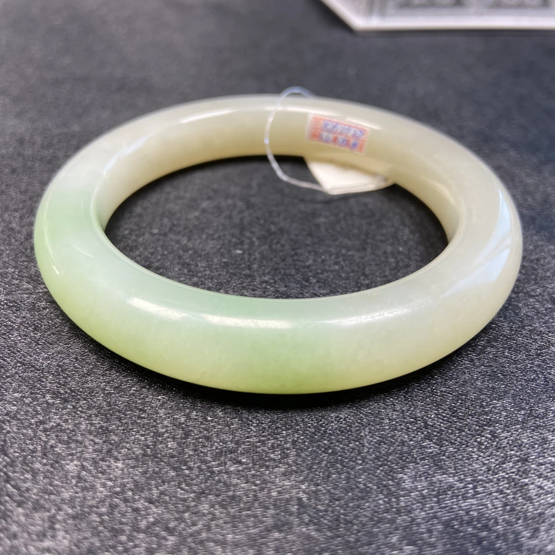 天然和田玉白玉带翠58