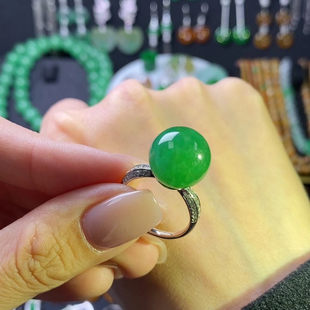 翡翠18K金镶嵌戒指绿珠珠