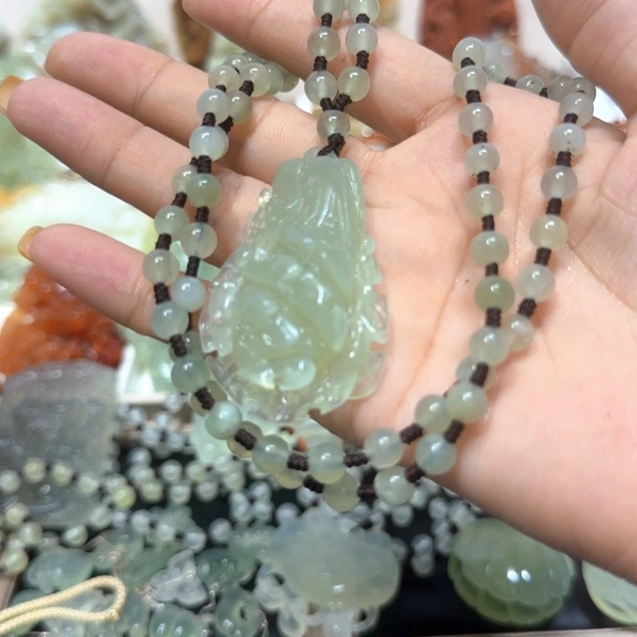 蛇纹石玉未镶嵌吊坠