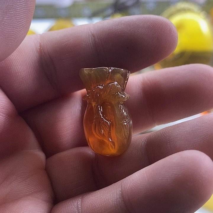 琥珀裸石未镶嵌钱袋子