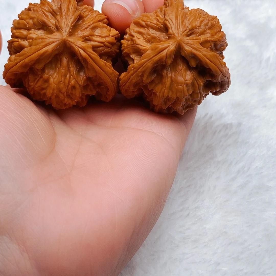 好***人文玩核桃吊坠三棱