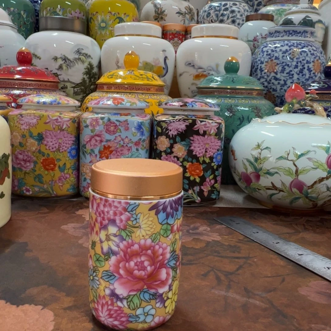 家用陶瓷茶叶罐。