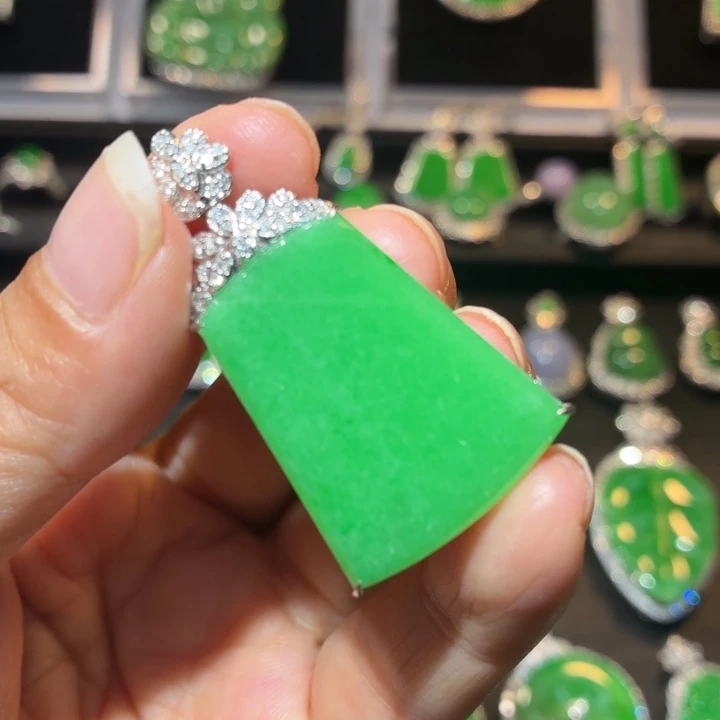 翡翠18K金镶嵌吊坠(不含链)翡翠