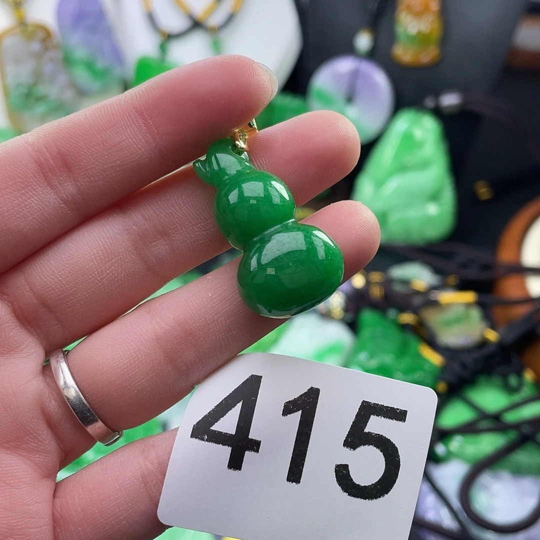 翡翠未镶嵌吊坠(赠链)