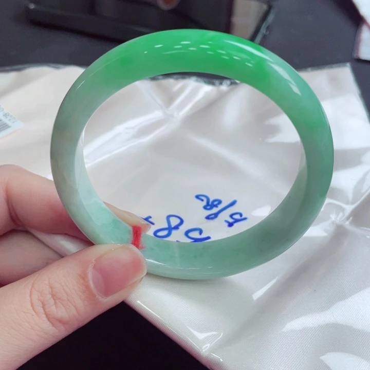 未镶嵌手镯翡翠T****a翡翠