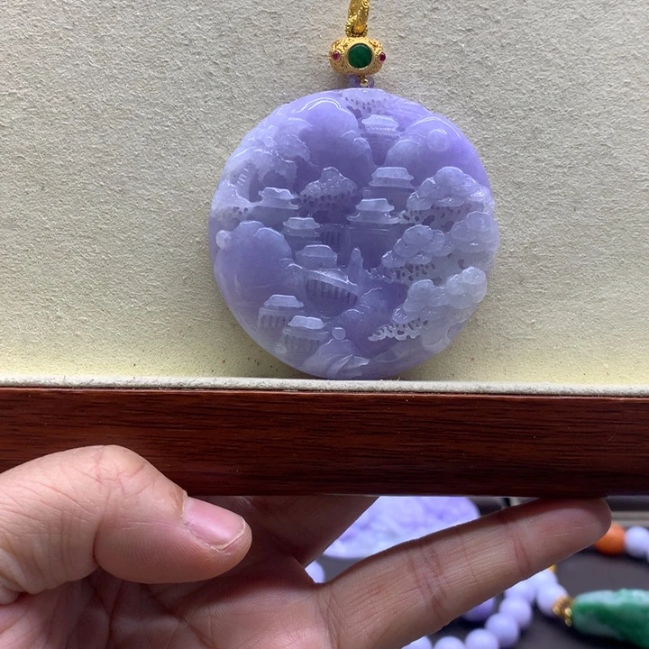 翡翠吊坠(赠链)未镶嵌