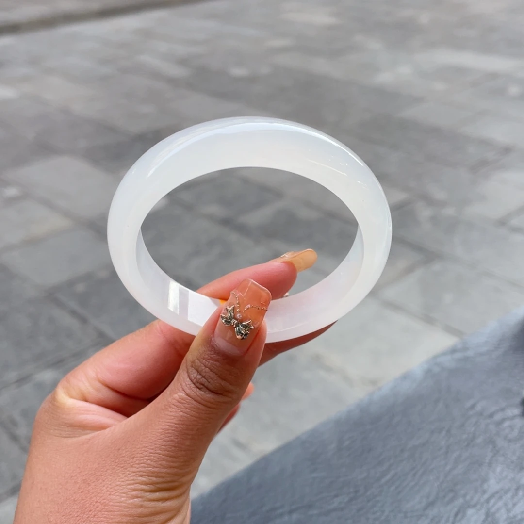 石英质玉手镯未镶嵌