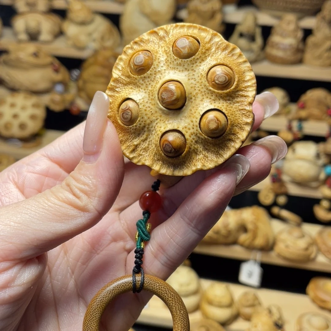 竹类把件企****姐竹雕莲蓬