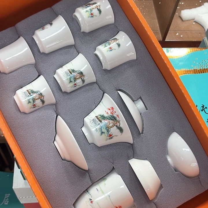 孤品茶具套装等。