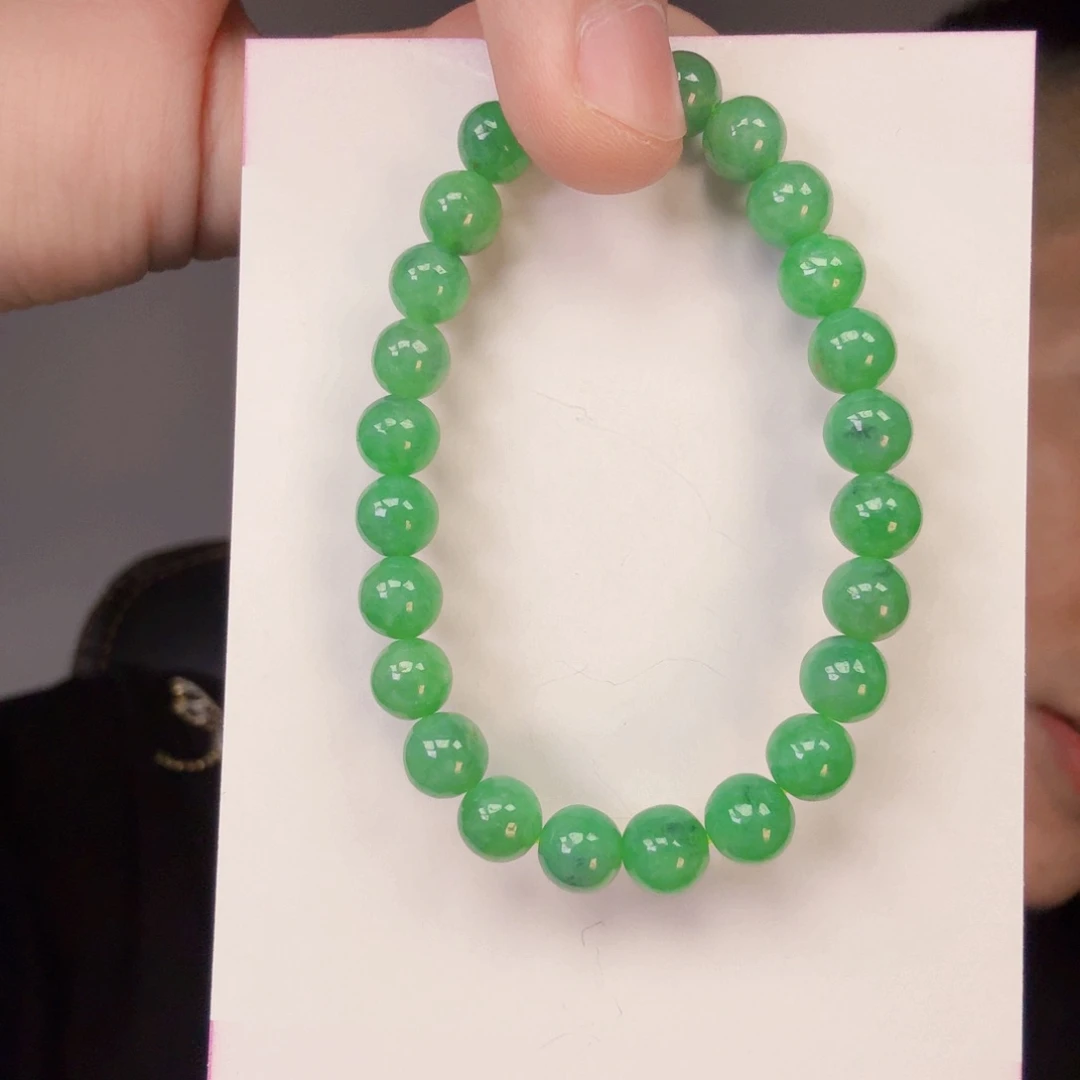 翡翠未镶嵌颈饰一件