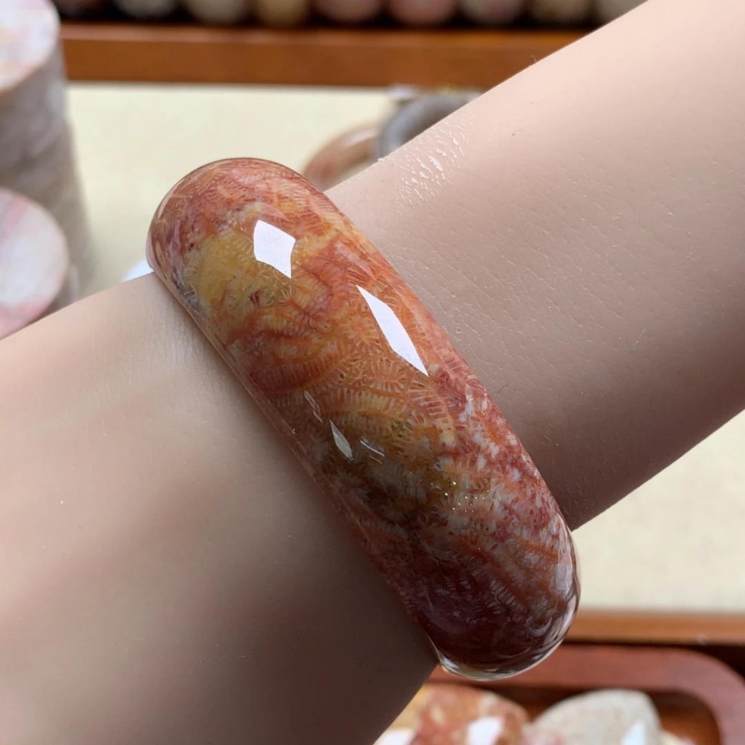 未镶嵌彩虫55.8漏200/个。31硅化珊瑚（珊瑚玉）