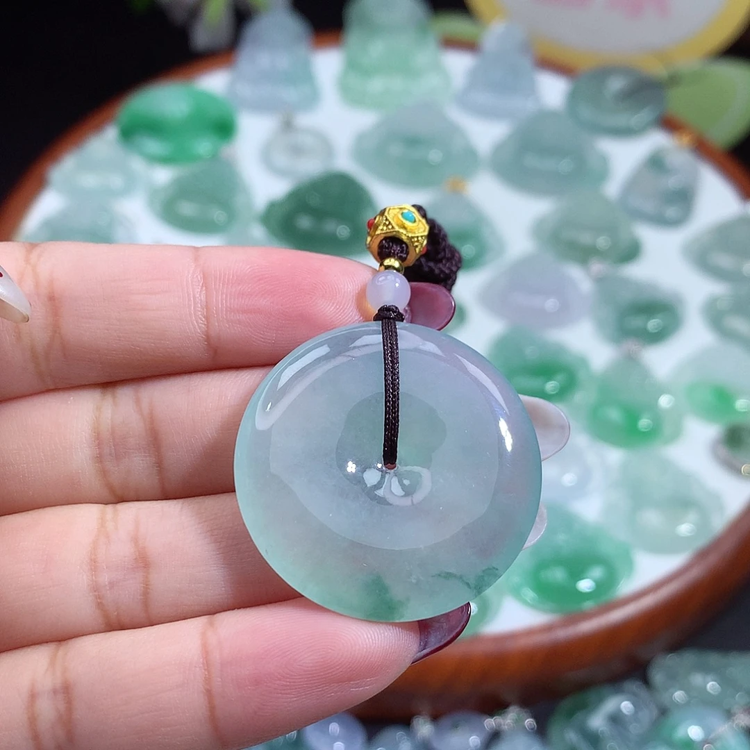 翡翠未镶嵌颈饰平安