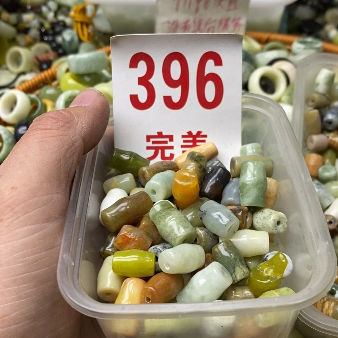 蛇纹石玉挂坠未镶嵌