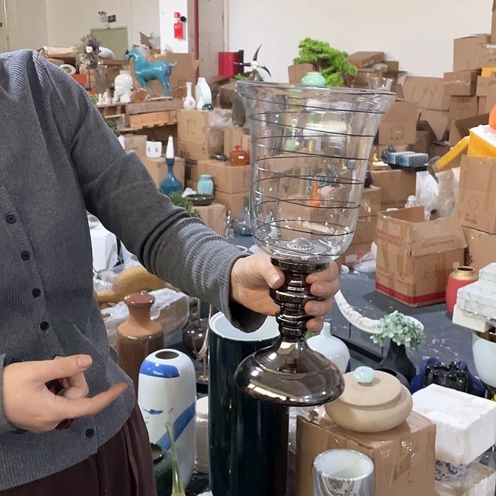 陶瓷花瓶，仿真绿植。