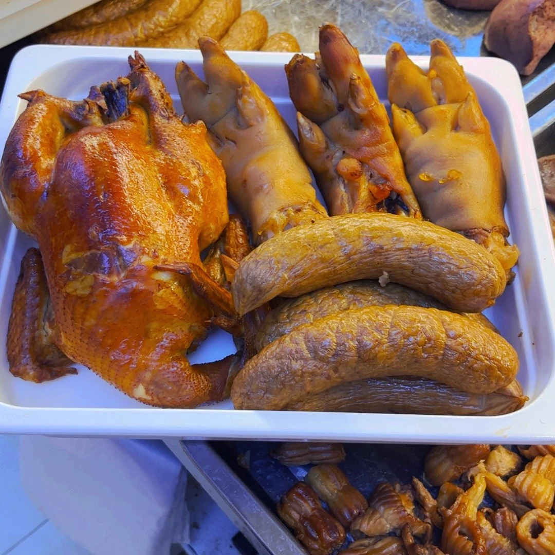 三黄鸡➕3个六两猪手➕4儿童肠