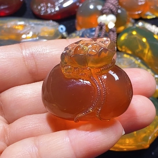 琥珀未镶嵌颈饰钱袋子