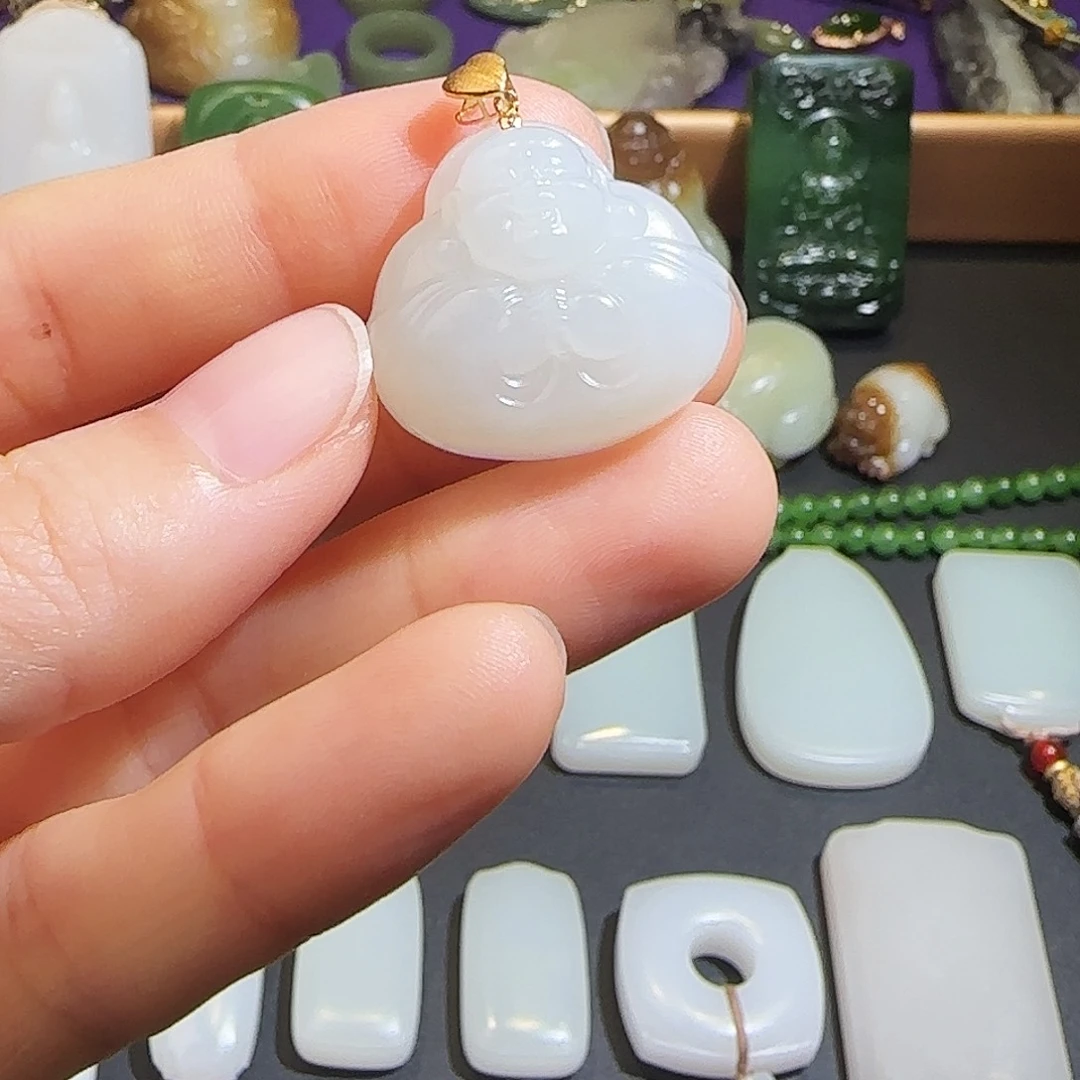 和田玉18K金镶嵌颈饰