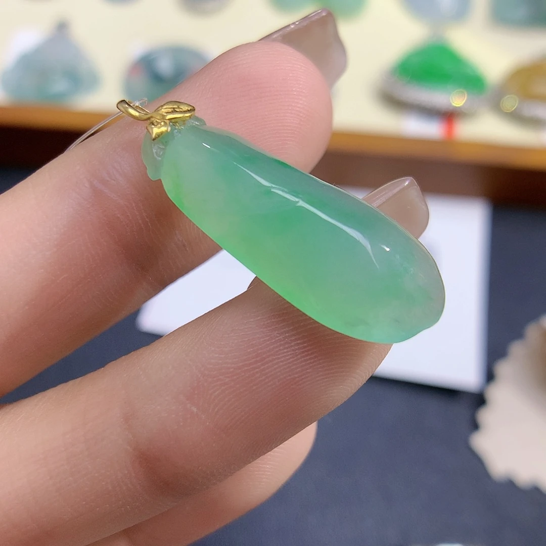 翡翠颈饰18K金镶嵌福瓜