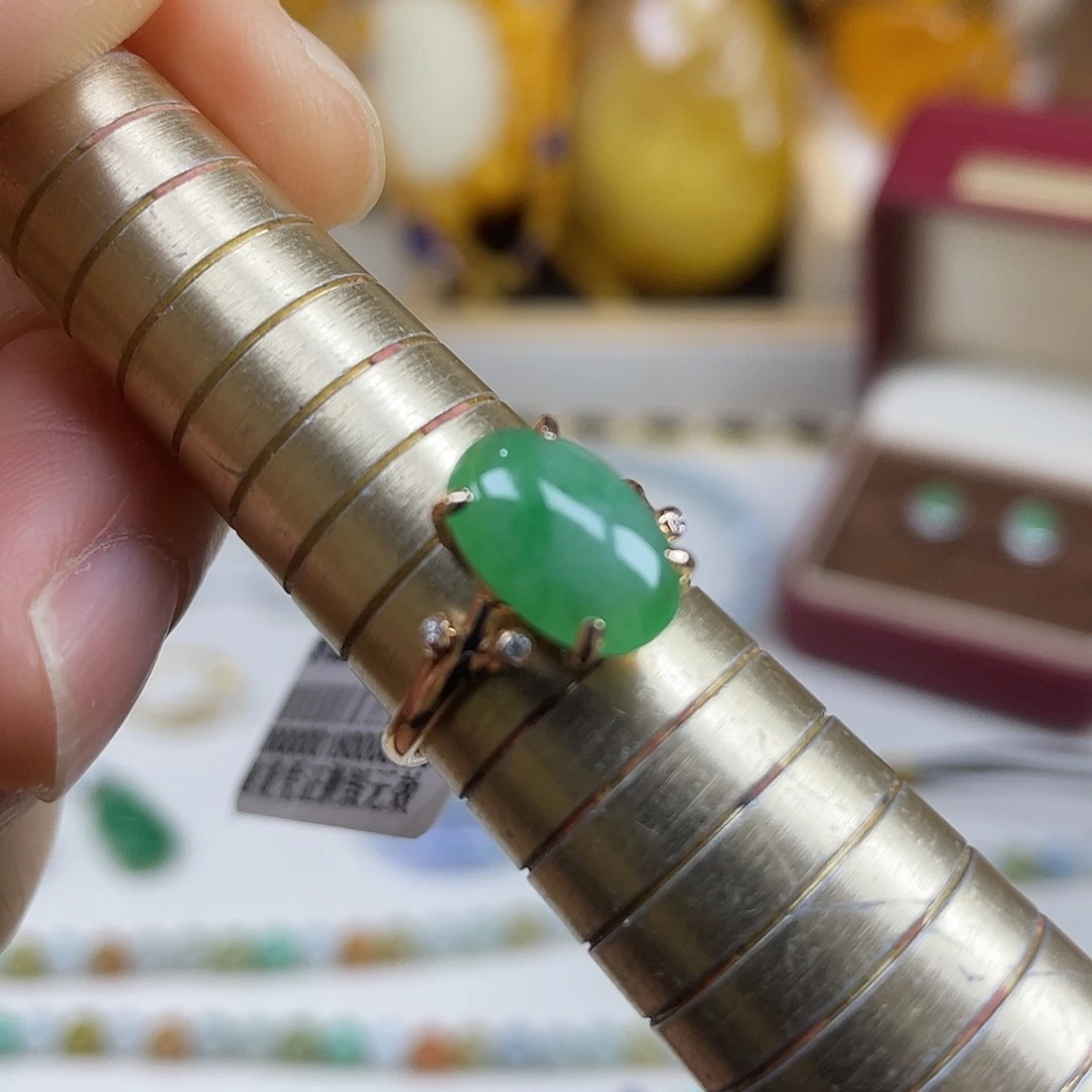 翡翠18K金镶嵌戒指