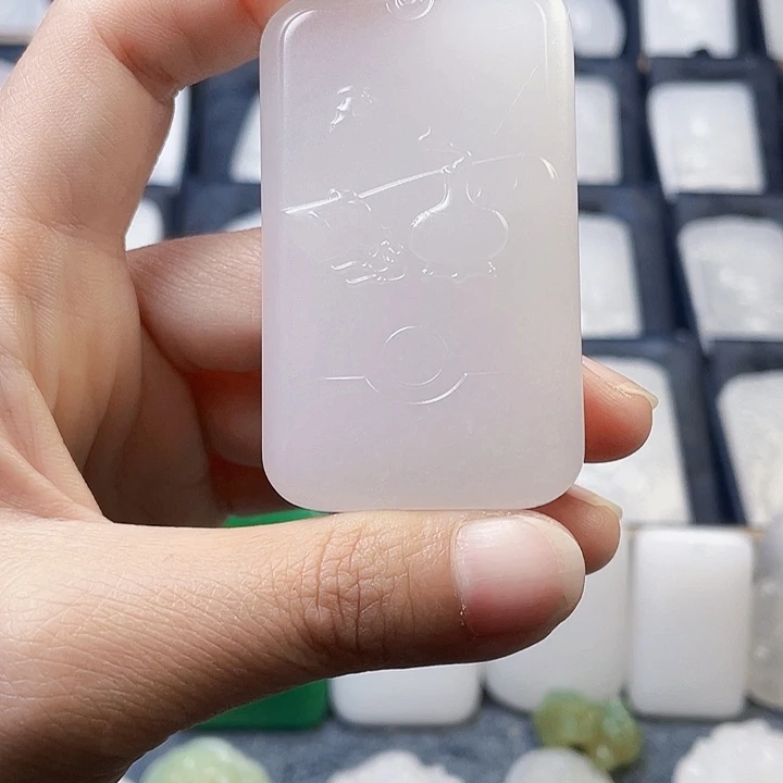 石英质玉（金丝玉）颈饰未镶嵌