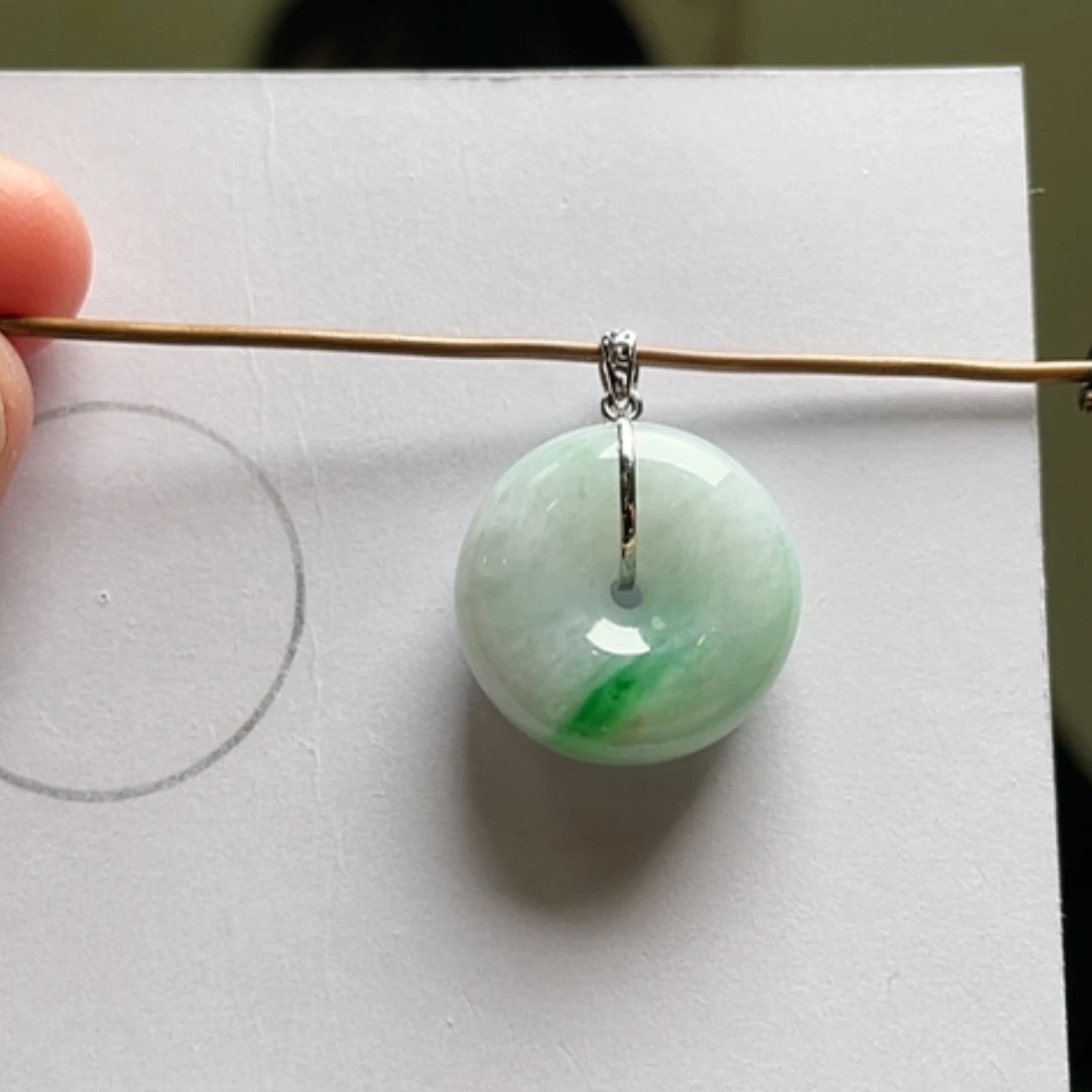 【闪购商品】吊坠(不含链)18K金镶嵌翡翠