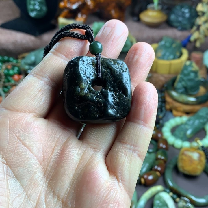 岫岩河磨玉(透闪石质玉)未镶嵌吊坠(赠链)