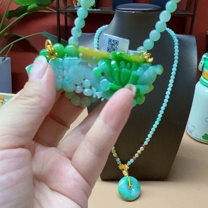 翡翠未镶嵌颈饰吊坠