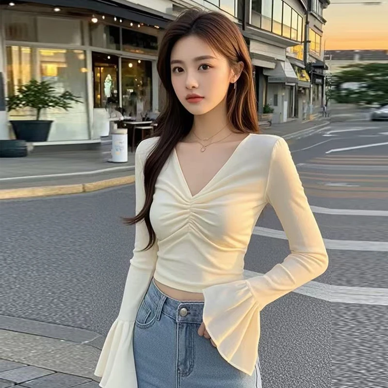 纯欲风性感辣妹V领长袖上衣女春秋新款设计感喇叭袖内搭打底衫潮