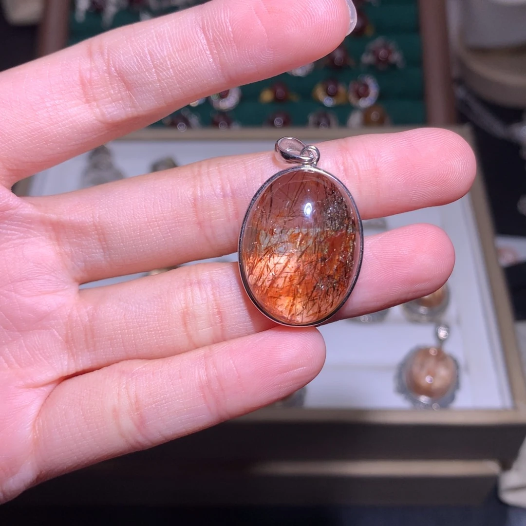 【闪购商品】银S925镶嵌戒指水晶王**?