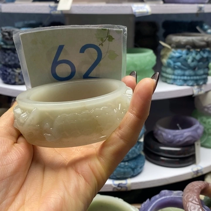 未镶嵌手镯石英岩玉