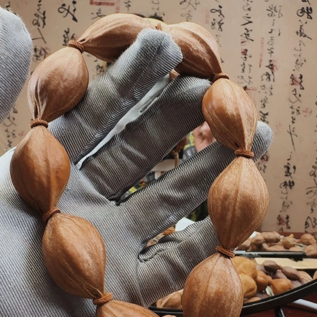 广***人橄榄核手串鲨鱼呗