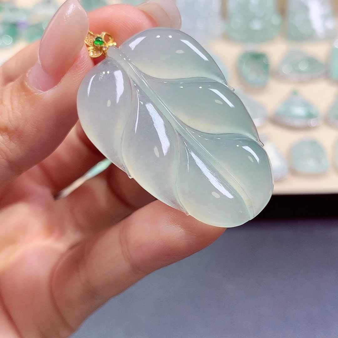 翡翠18K金镶嵌颈饰翡翠