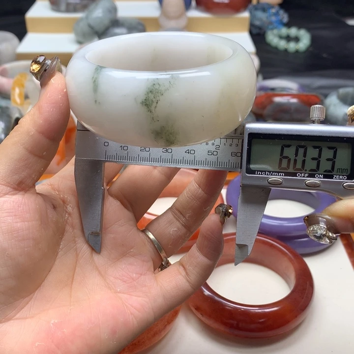 未镶嵌手镯石英质玉