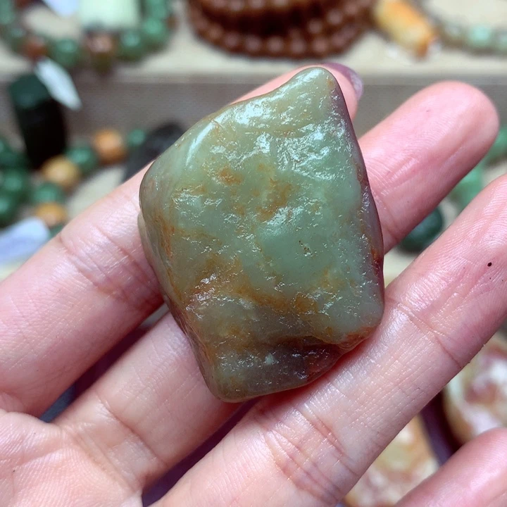 透闪石质玉未镶嵌珠宝奇石