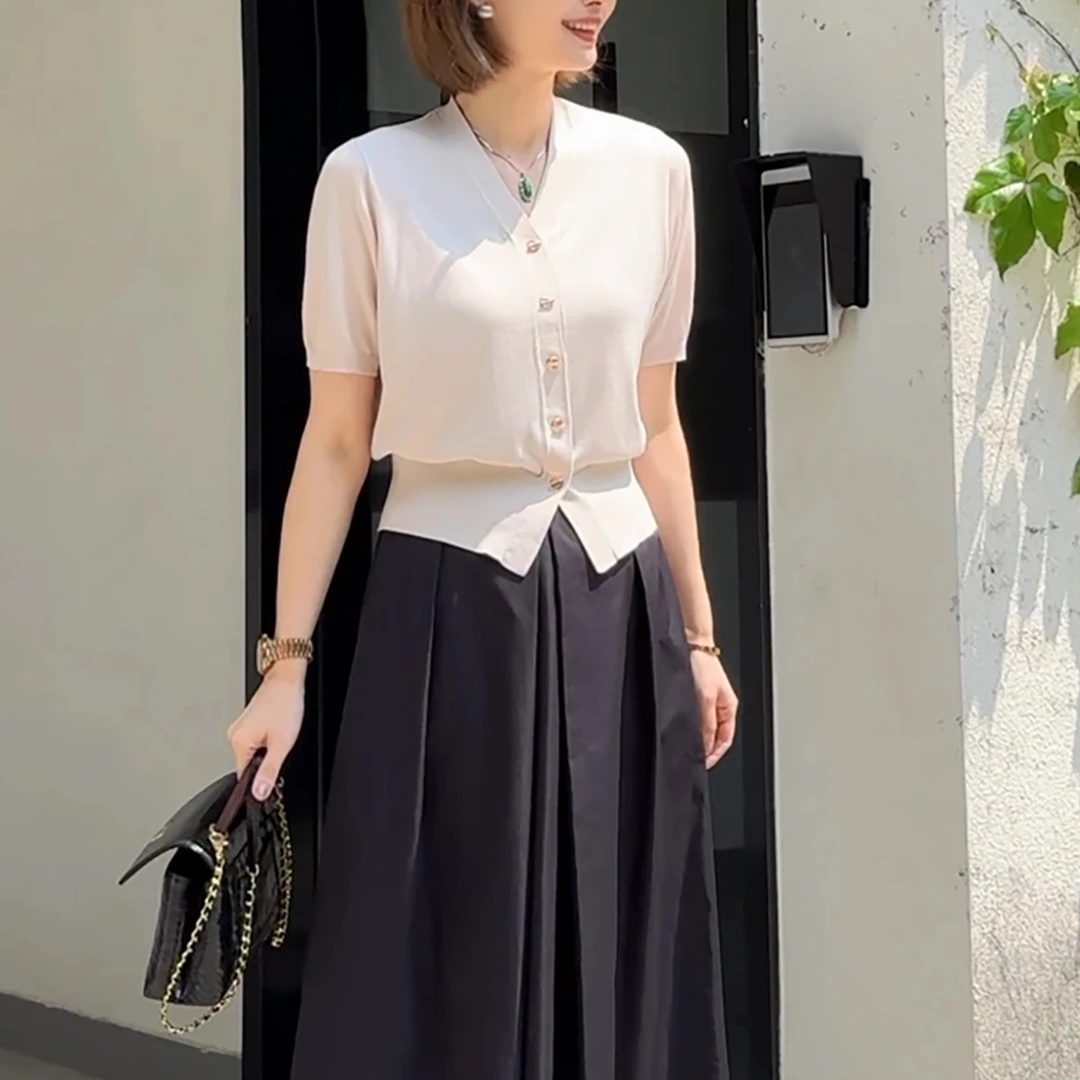 2025年夏季新款薄款V领纽扣开衫女设计百搭纯色短袖t恤针织衫上衣