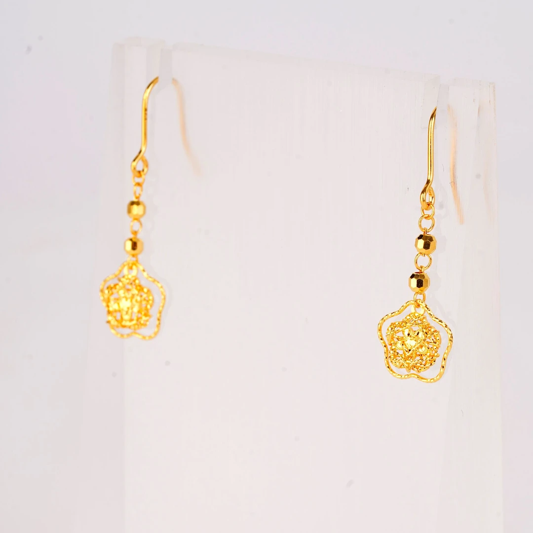 Chow Tai Seng/周大生镂空拉丝桃花足金耳钩 2.81g 180号