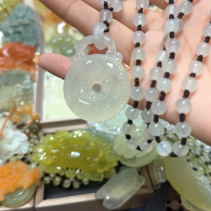 蛇纹石玉未镶嵌吊坠