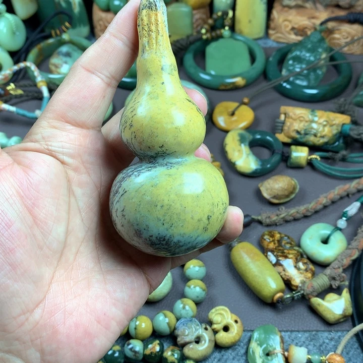 吊坠(赠链)未镶嵌岫岩河磨玉（透闪石质玉）