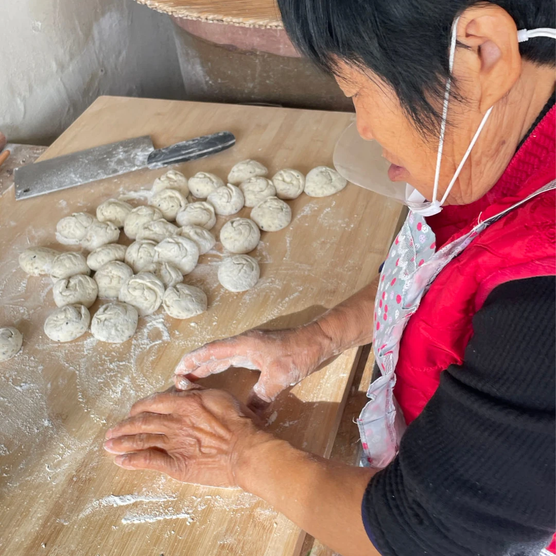 新鲜现作农家纯手工焦馍柴火铁锅
